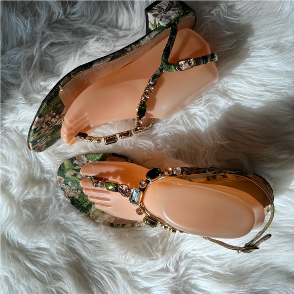 DOLCE & GABBANA FLORAL PATTERNED THONG STYLE SANDALS - Picture 7 of 14